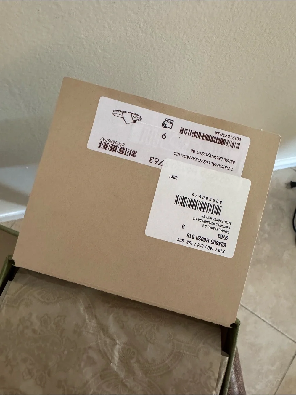 Gucci men sandals box - Empty with large bag.
